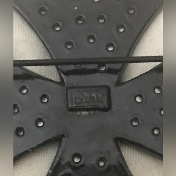 Vintage Maltese Cross Capri Pendant - Picture 8 of 8